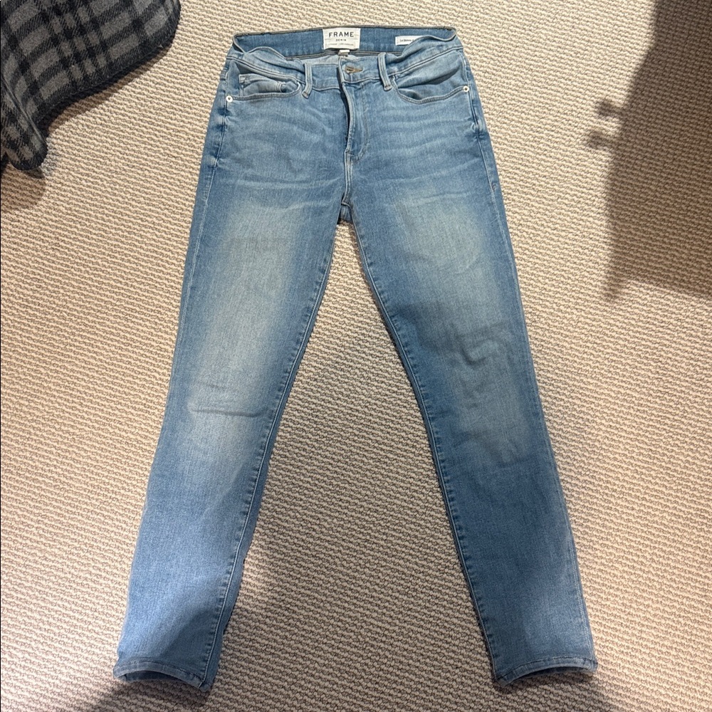 Frame Denim Light Wash Skinny Jeans in Blue